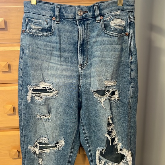 American Eagle size 8 regular stretch distressed mom jeans - Picture 8 of 13